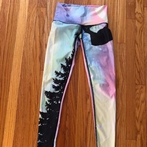 TEEKI LEGGINGS! Mint Condition!